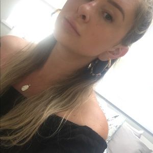 Meet your Posher, Kayla